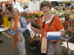 Marie-Liane et Béatrice au marché